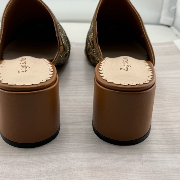 Zigi Soho Women's Leopard Print Block Heel Mules - Picture 4 of 5